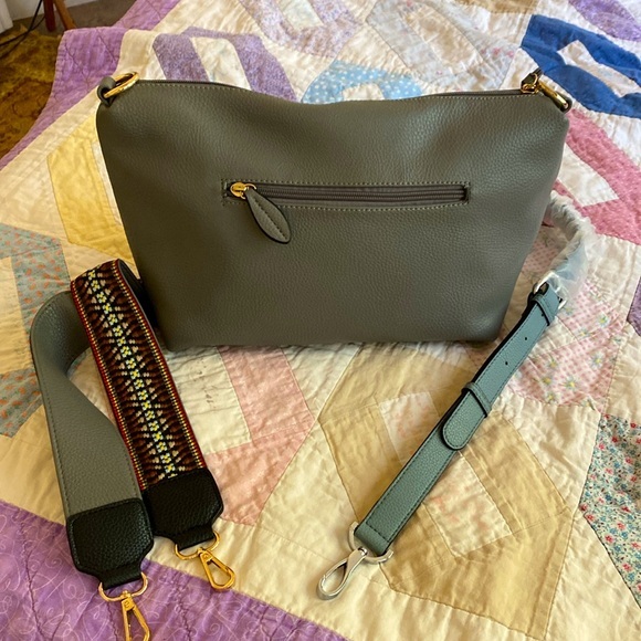 Faux leather handbag. Clutch. Crossbody. Shoulder bag. Putty color. Zip closure. - Picture 2 of 11